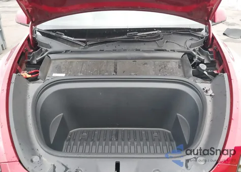 2024 Tesla Model Y Long Range Dual Motor All-Wheel Drive z USA, uszkodzony, nr VIN 7SAYGAEE0RF149440